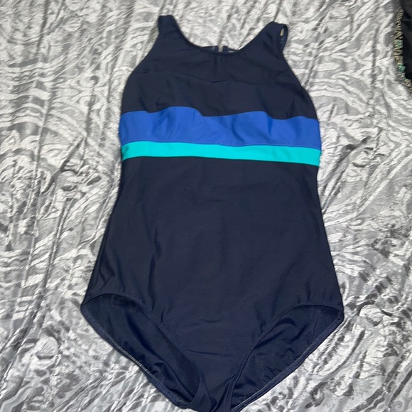Lands' End Other - Land’s End women’s regular fit swimming suit size 16